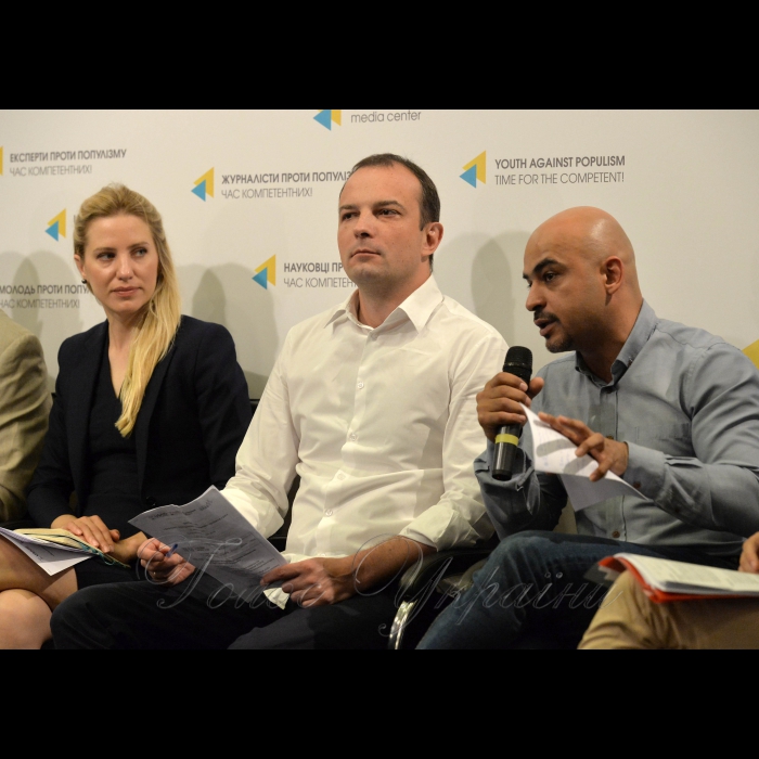21 липня 2017 Український кризовий медіа центр.
Дискусія щодо звітування громадських організацій та скасування е-декларування для 
